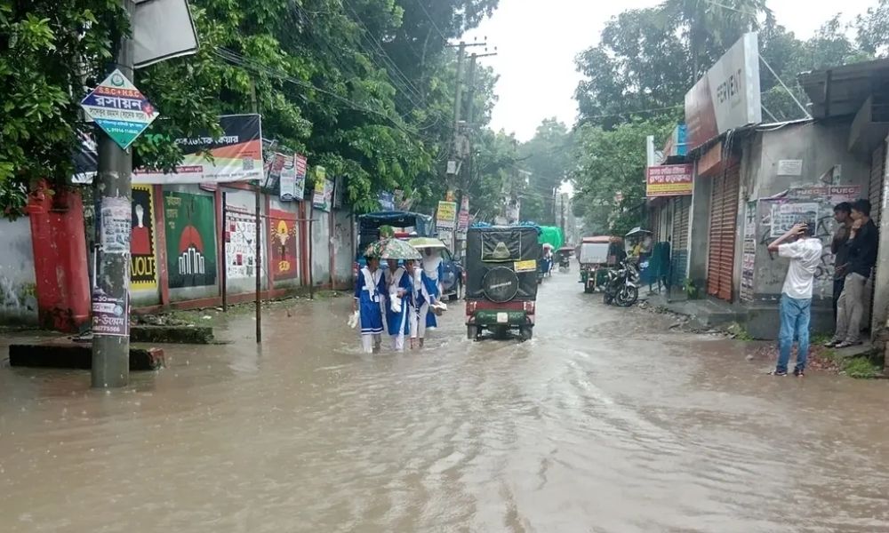 বৃষ্টি হলেই পানির নিচে গাইবান্ধা শহরের সড়ক