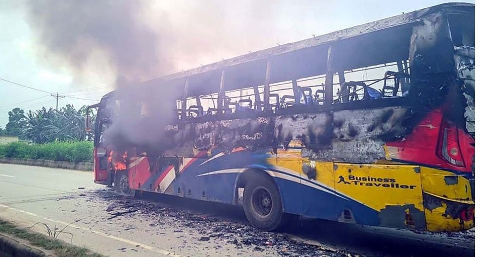 মাদ্রাসা সুপারের নিহতের ঘটনায় বাসে আগুন, সাংবাদিকের ক্যামেরা ভাঙচুর