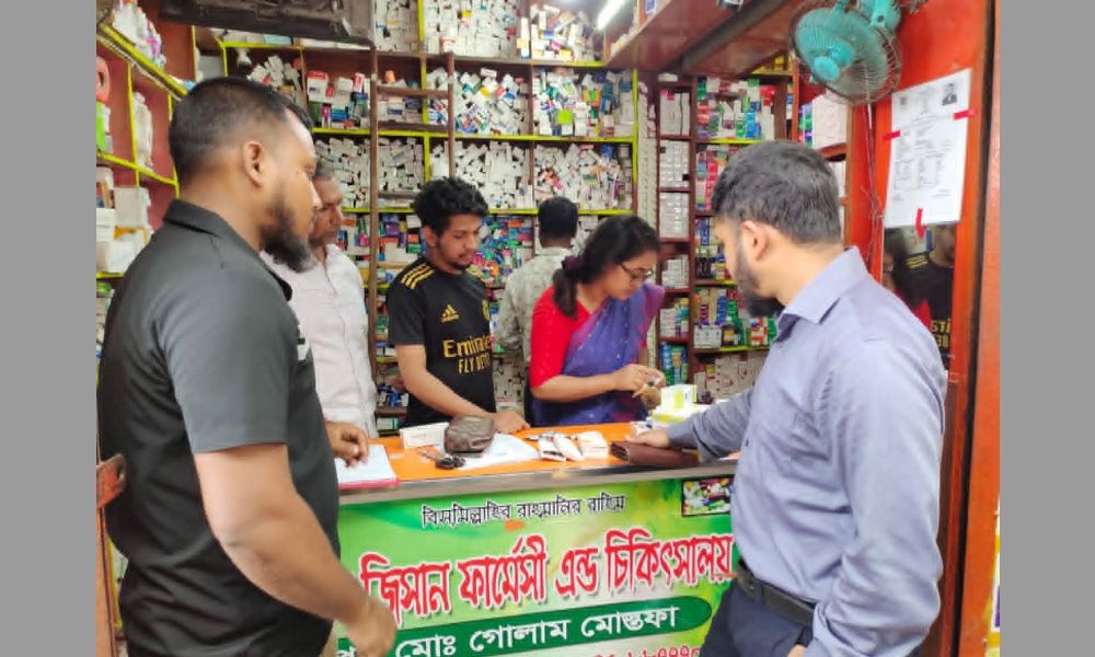 মান্দায় মোবাইল কোর্টে চার প্রতিষ্ঠানকে ৩২ হাজার টাকা জরিমানা