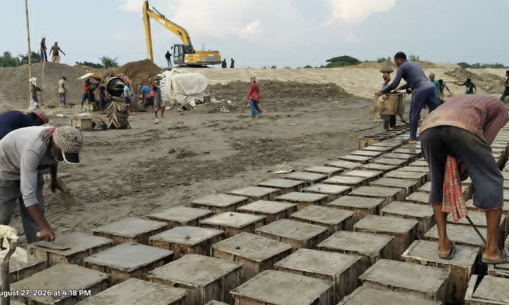 আশাশুনিতে বাঁধ নির্মাণে অনিয়মের অভিযোগ