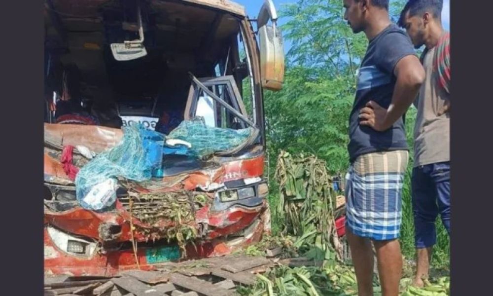 কুষ্টিয়ায় আগলামন ও যাত্রীবাহী বাসের সংঘর্ষে ব্যবসায়ী নিহত