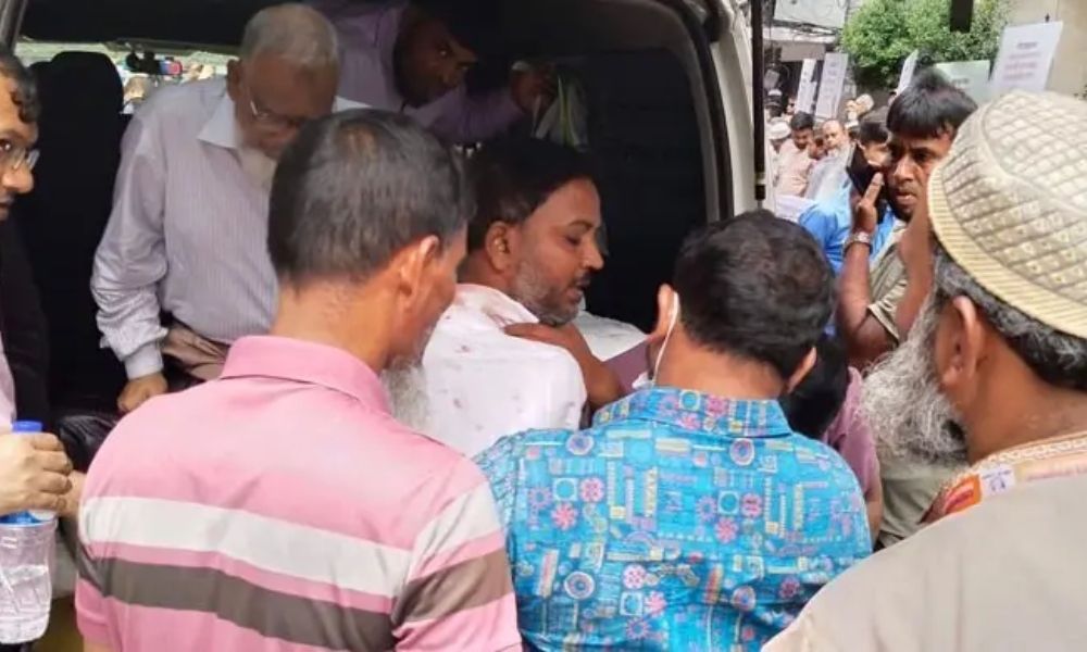 মতিঝিলে ইসলামী ব্যাংকের সামনে দুই পক্ষের সংঘর্ষ