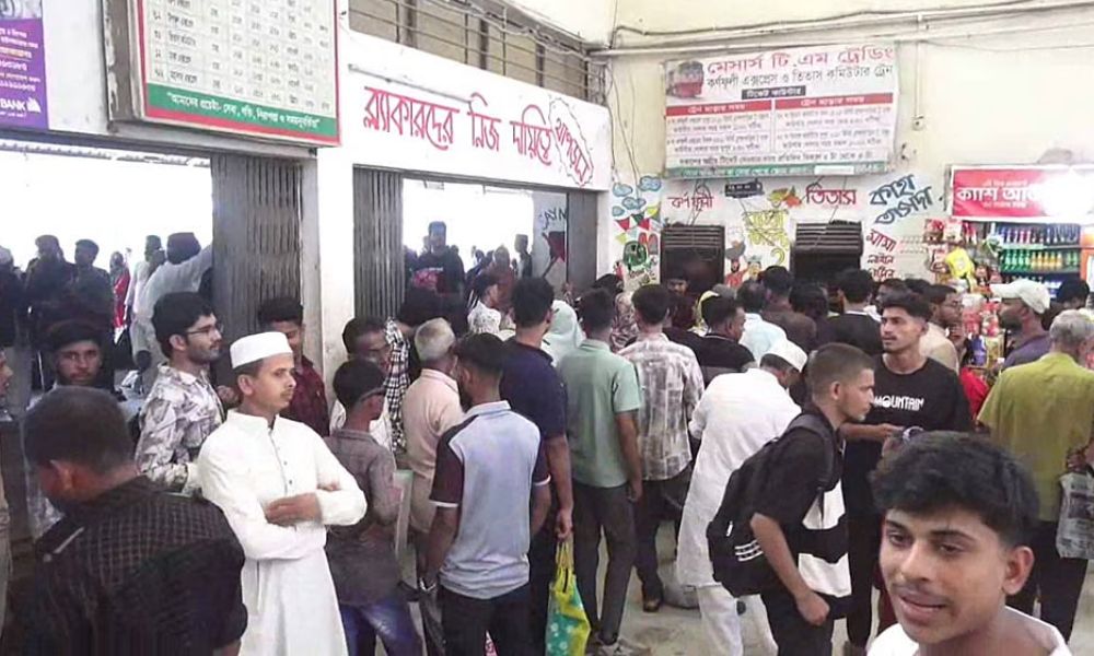 ফোন না ধরায় টিকিট কাউন্টারে গিয়ে মারধরের অভিযোগ যুবদল নেতার বিরুদ্ধে